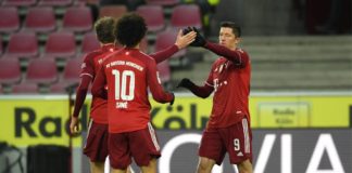 Robert Lewandowski (derecha)-Bayern Múnich
