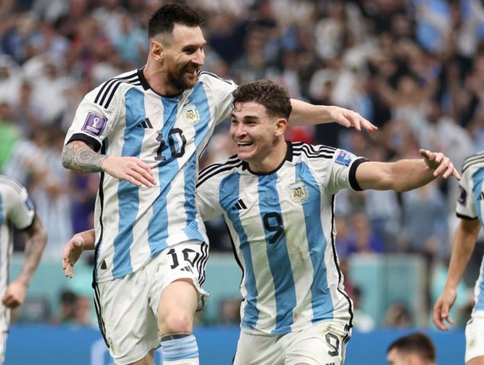 Lionel Messi y Julián Álvarez-Argentina