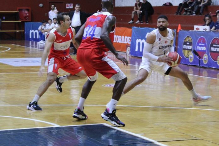 Darrol Jones-Colegio Los Leones