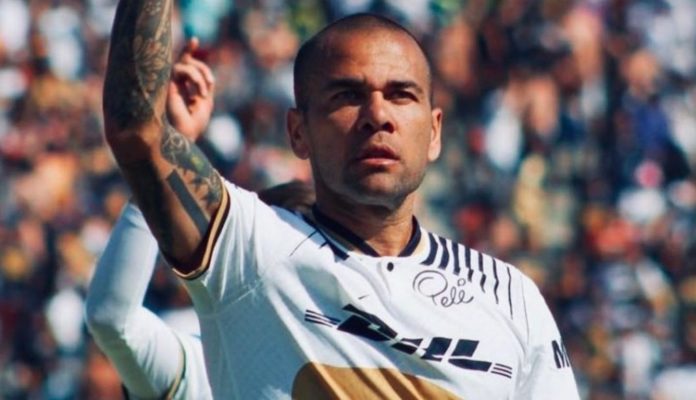 Dani Alves-Pumas de la UNAM