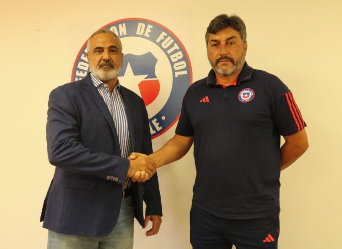 Pablo Milad (presidente de FFCh) y José Letelier (entrenador)